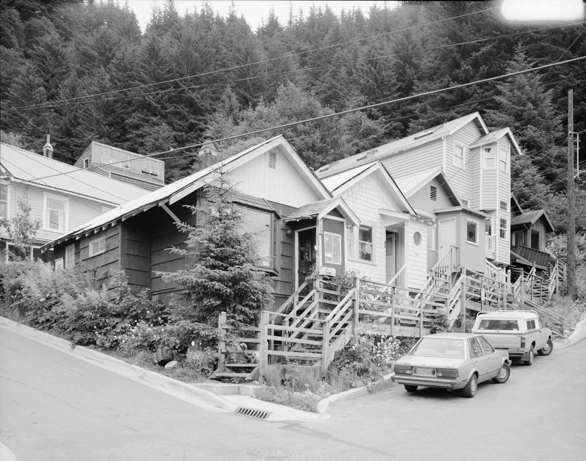 Juneau. Kennedy Street (Houses), 400 Block