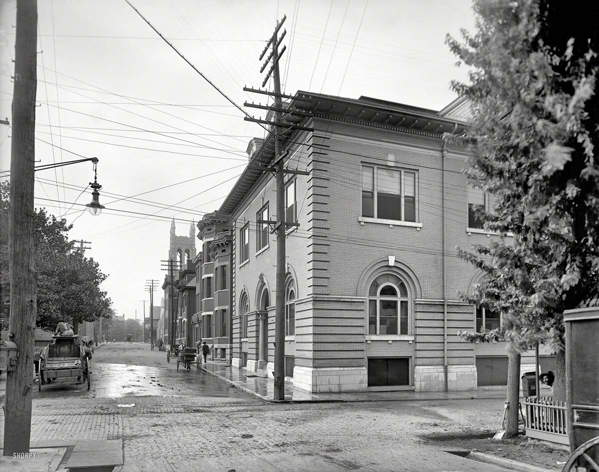 Knoxville. Cumberland Club and Walnut Street, circa 1905