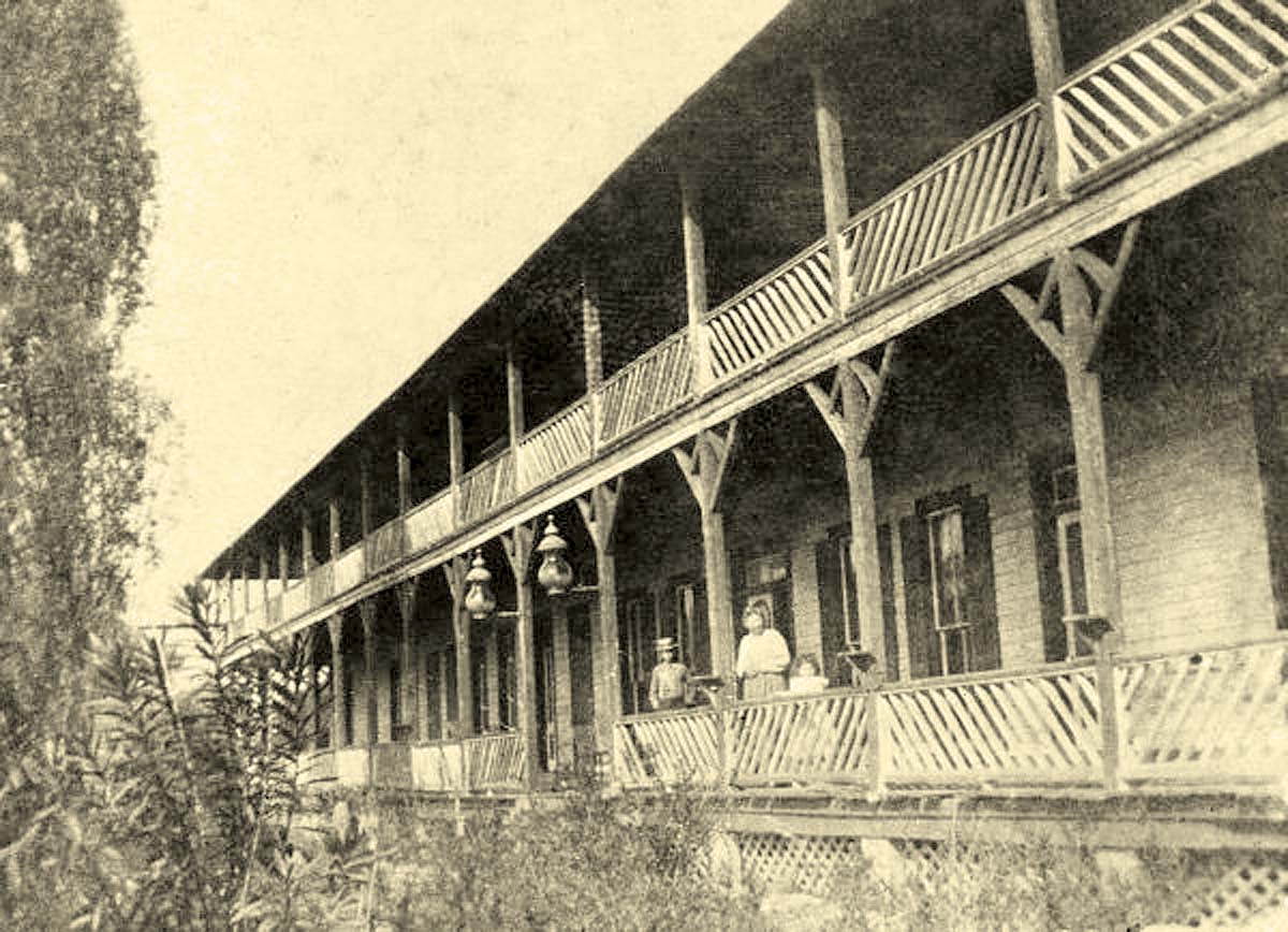 Macclenny. South side of Macclenny Hotel, 1904