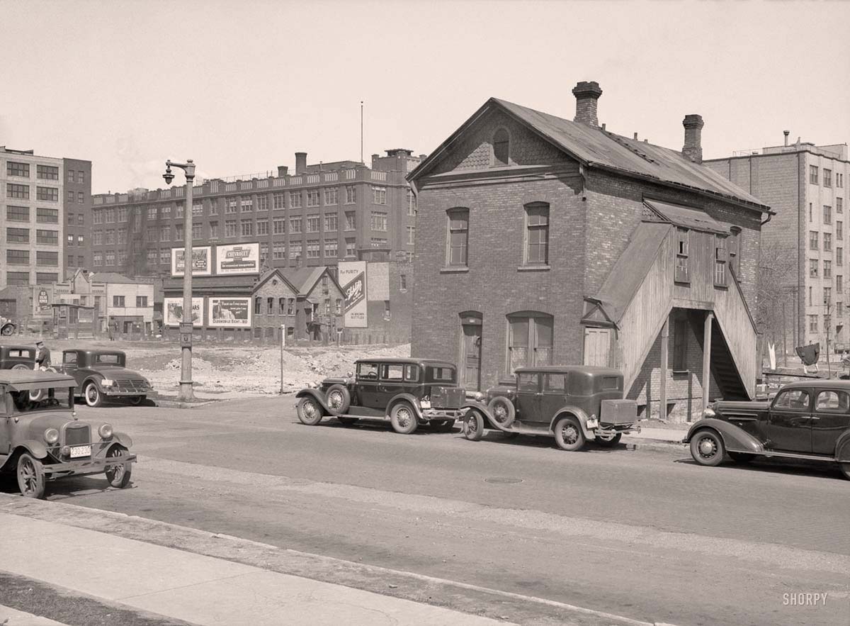 Milwaukee, Wisconsin. Exterior of house at 912 North 8th Street, April 1936