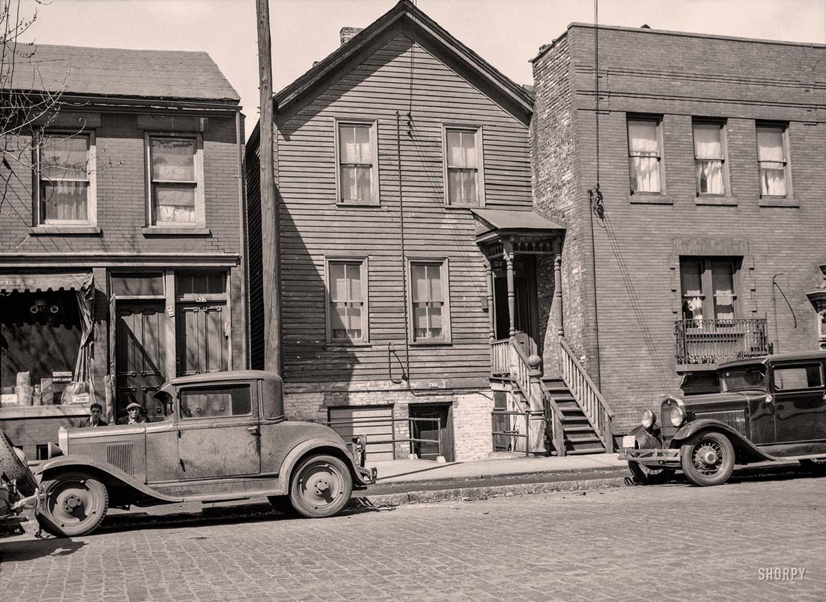 Milwaukee, Wisconsin. House at 437 North Jackson Street, April 1936