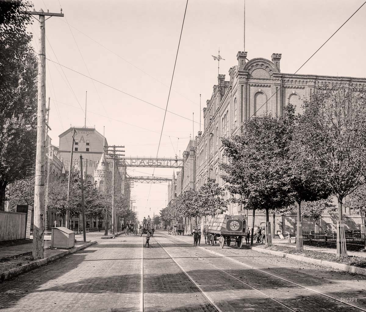 Milwaukee, Wisconsin. Pabst brewery, Avenue of the Beer-Wagons, circa 1900