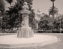 Sacramento. Park in front of city hall