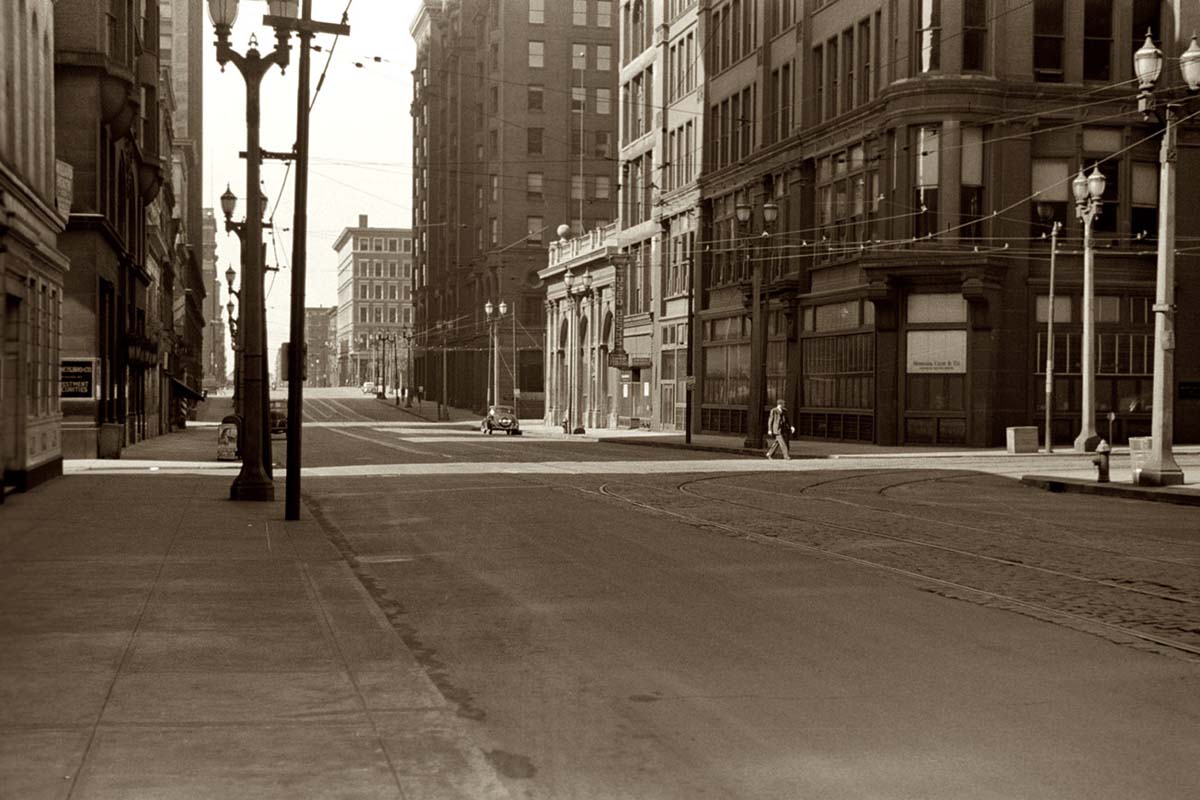Saint Louis. Downtown street on Sunday morning, May 1940