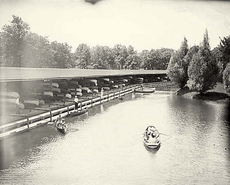 Saint Paul. Canoes at Phalen Lake, 1905