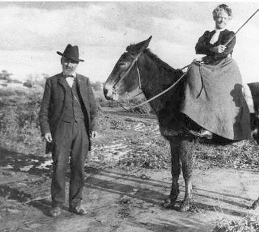 Scottsdale. Winfield and Helen Scott, 1900