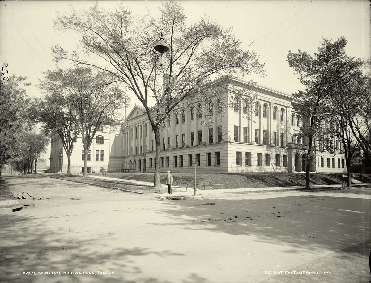 Toledo, Ohio. Central High School, 1901