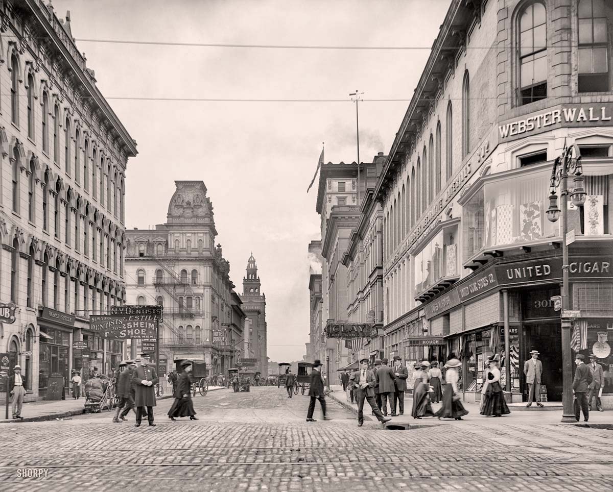 Toledo, Ohio. Madison Avenue from Summit Street, circa 1905