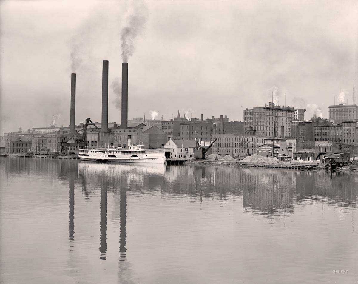 Toledo, Ohio. Steamer 'Owana' ready to leave for Detroit, 1912