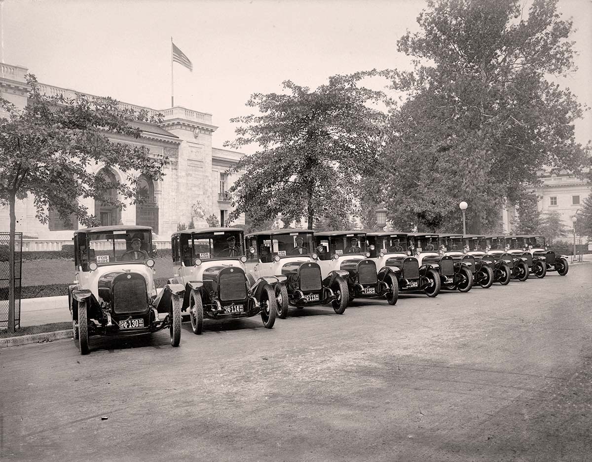 Washington, DC. Black & White taxis at Pan American Union, 1922