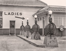 Washington. Gas station, 1939