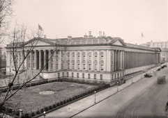 Washington. Treasury Department north from 15th Street & Pennsylvania Avenue NW, 1917